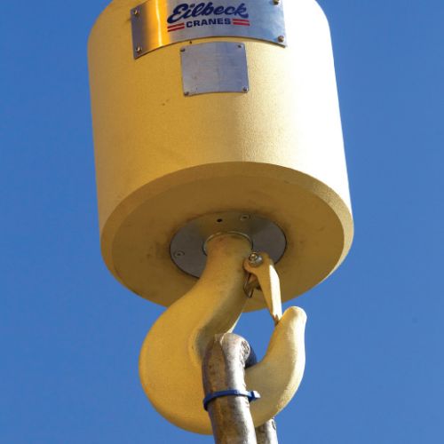 For high travel speeds, individual parts such as the load hook, are bronze coated.